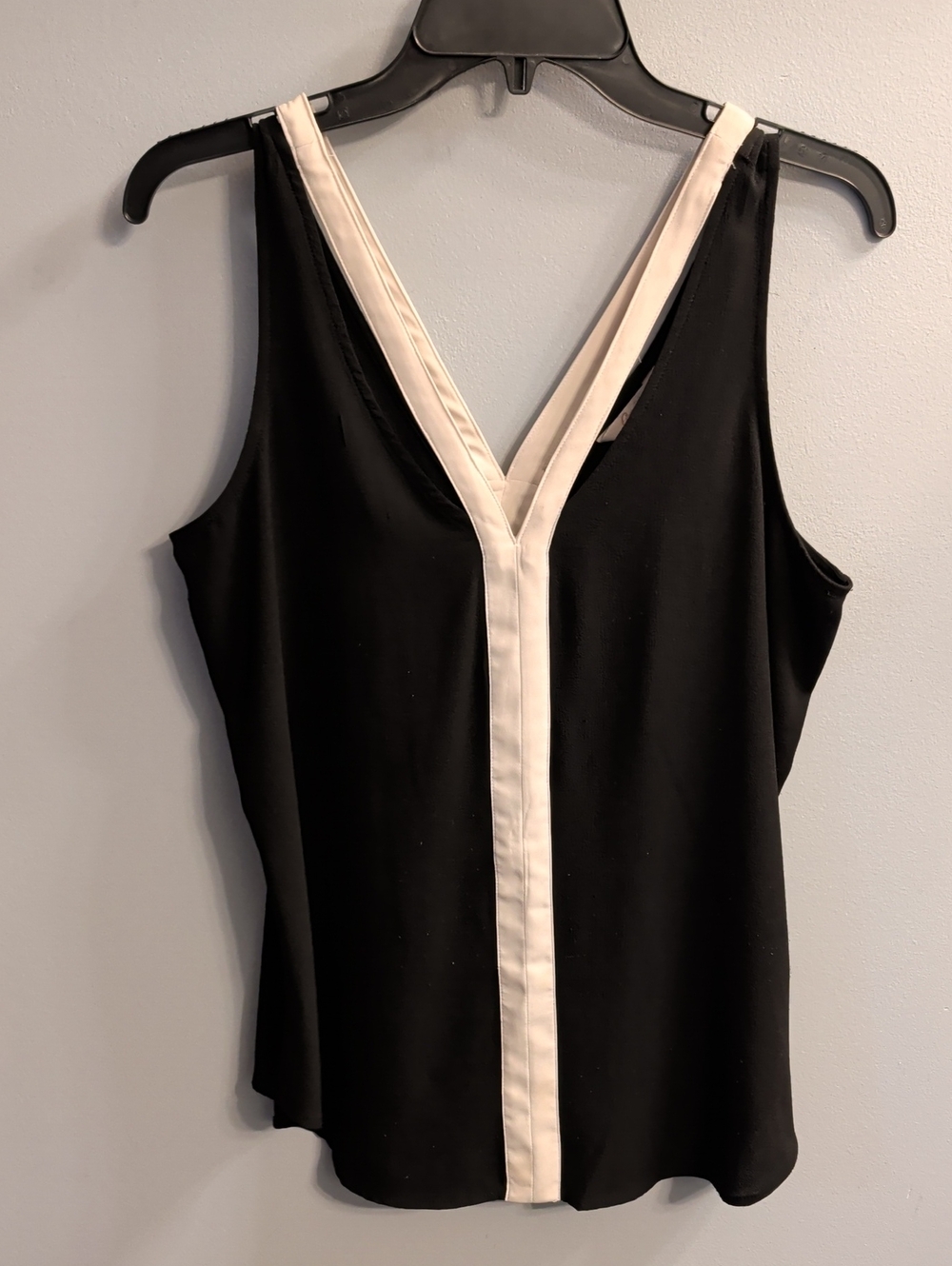 🍉Candie's Black V-Neck Sleeveless Camisole with Cream Trim